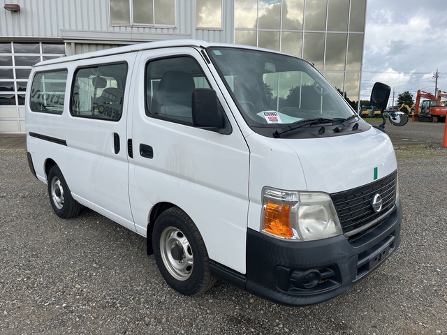 2011 年 Nissan Caravan Passenger Van