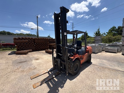 Toyota 7FDU45 9500 lb Pneumatic Tire Heftruck