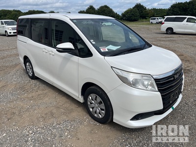 2014 Toyota NOAH Minivan