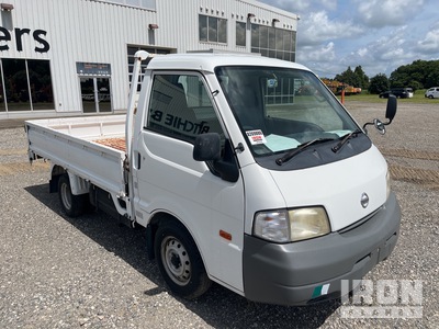 2010 年 Nissan VANETTE 4x2 Table Top Truck