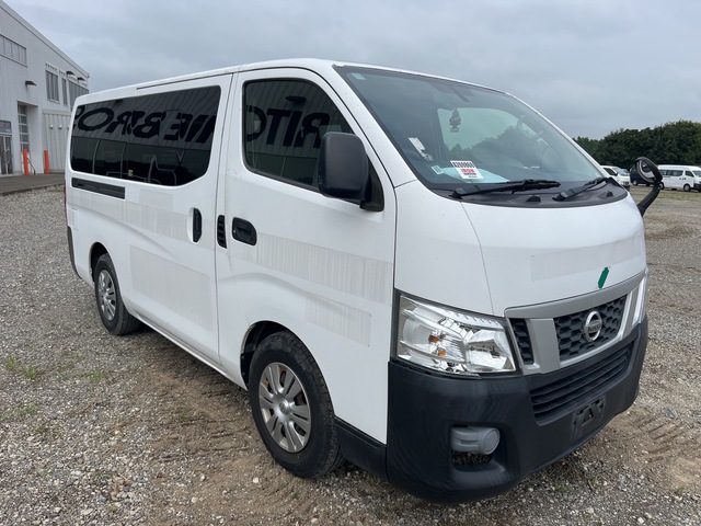 2015 年 Nissan NV350 Caravan Passenger Van