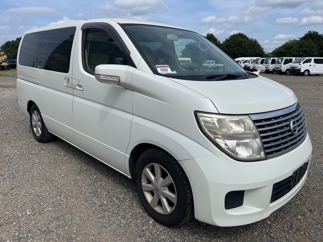 2009 年 Nissan Elgrand Minivan