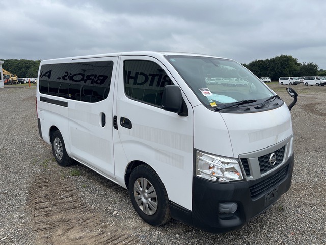 2015 年 Nissan NV350 Caravan Passenger Van