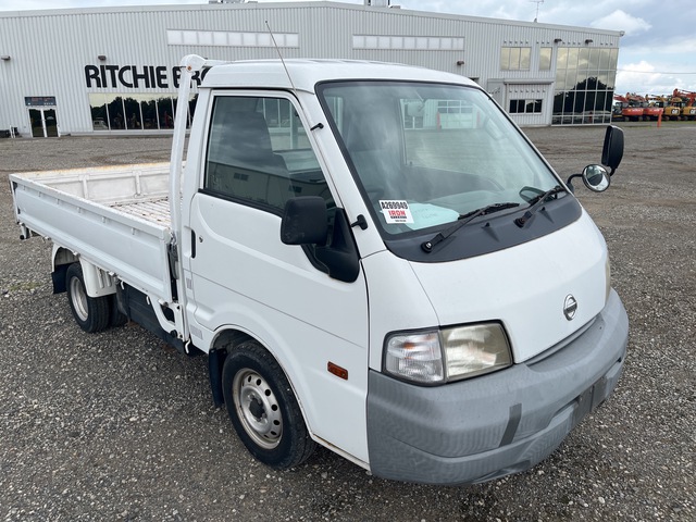 2010 年 Nissan VANETTE 4x2 Table Top Truck