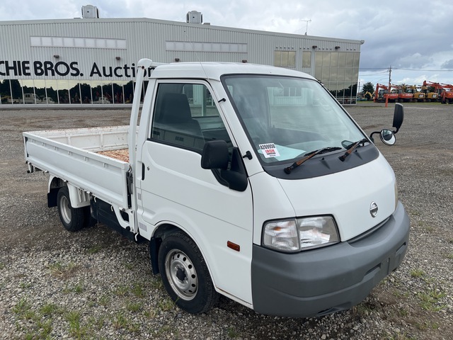 2011 年 Nissan VANETTE 4x2 Table Top Truck