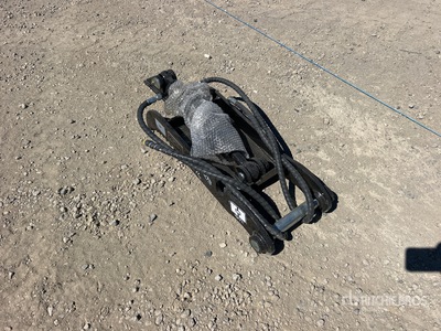 2026 GIYI GY-XJ3T 11 in Hydraulic Excavator Thumb (Unused)