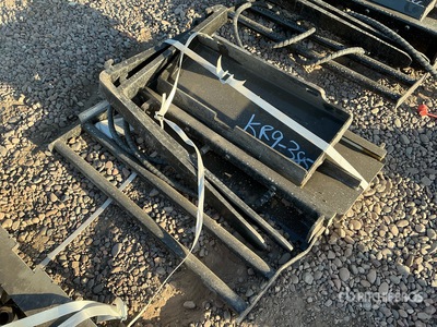 2026 GIYI GY-CYHC 29 in Mini Skid Steer Forks (Unused)