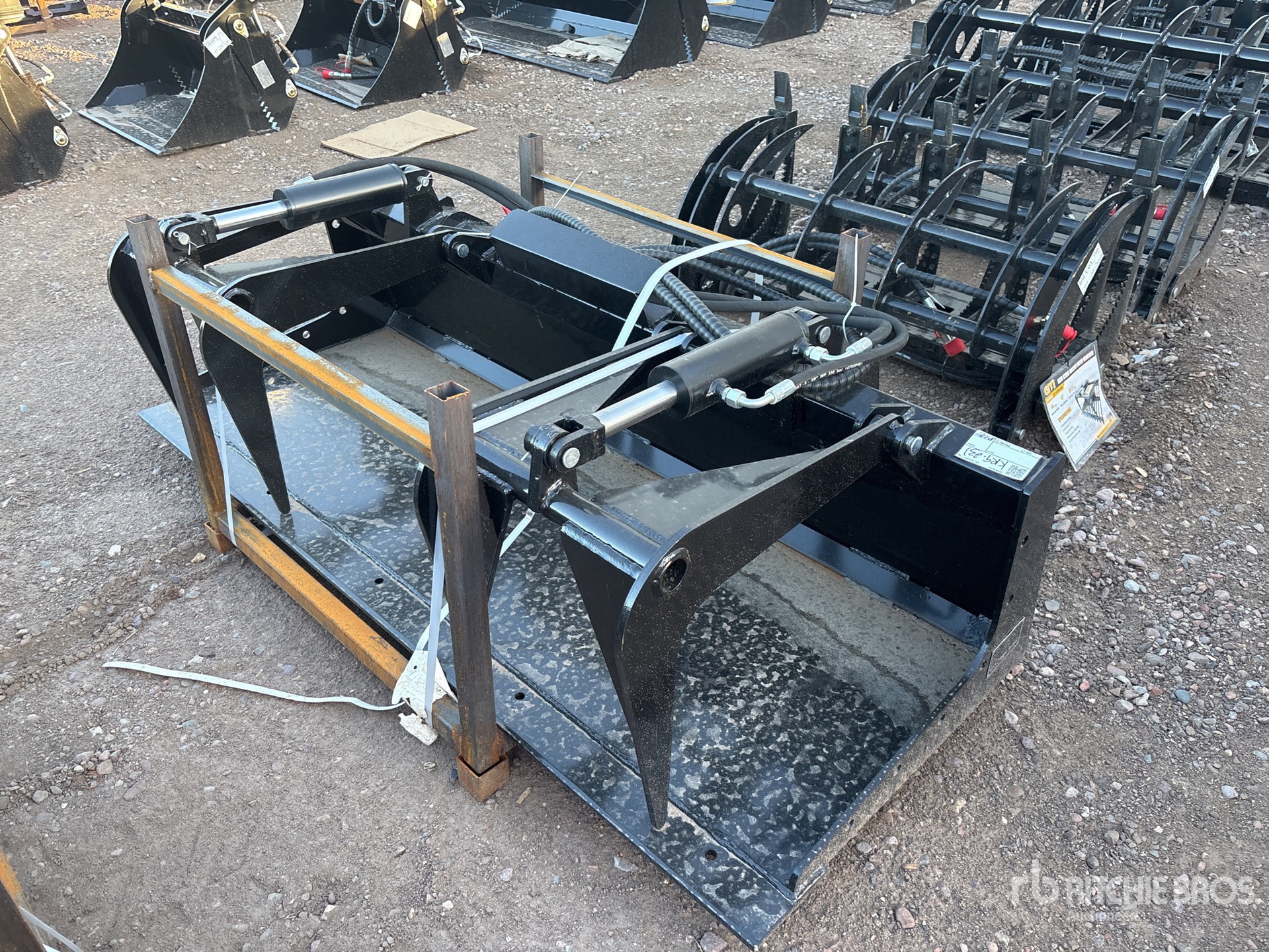 2026 GIYI GY-PG72 72 in Skid Steer Grapple (Unused)