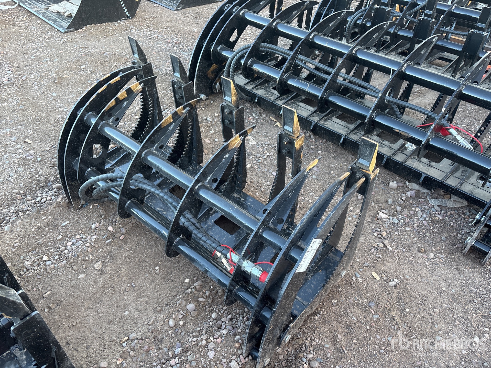 2026 GIYI GY-MCLG60 44 in Log Mini Skid Steer Grapple (Unused)