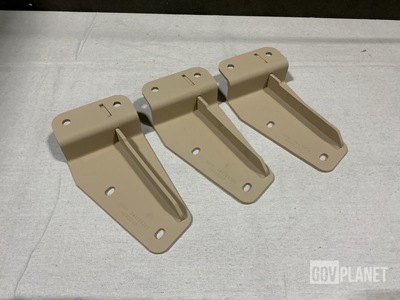 (51) Navistar 3842653C1 Vehicular Brackets