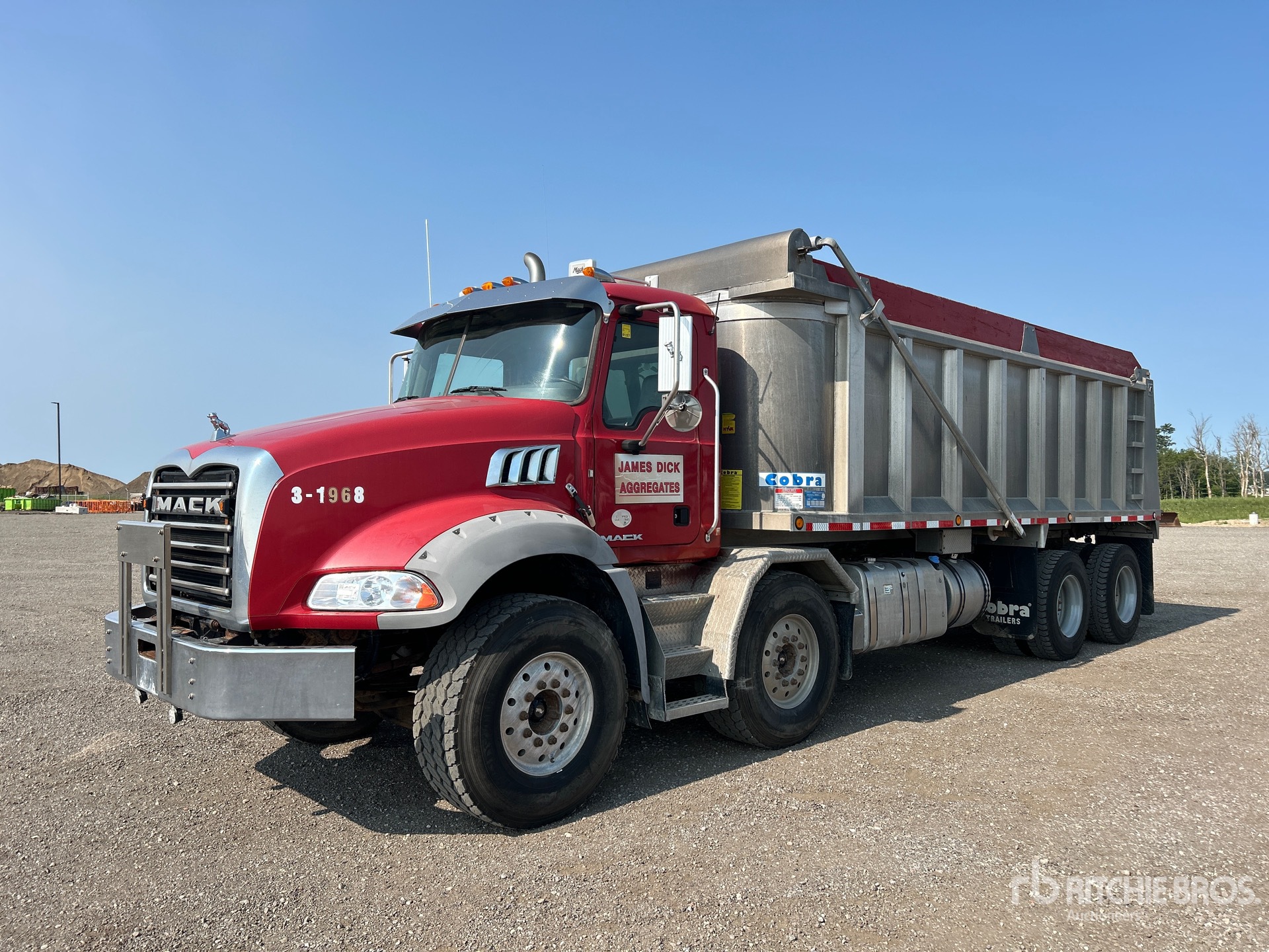 2015 Mack GU813 8x4 Twin-Steer T/A Dump Truck