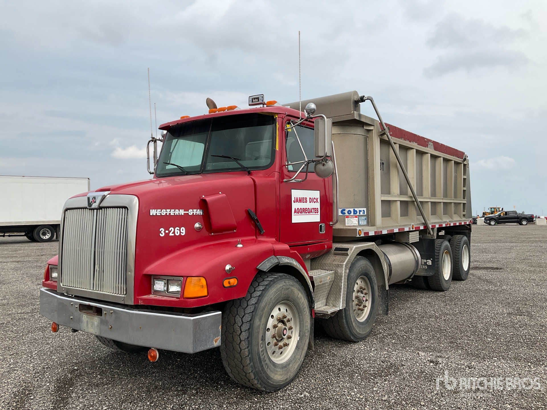 2005 Western Star 4900SA 8x4 Twin-Steer T/A Dump Truck