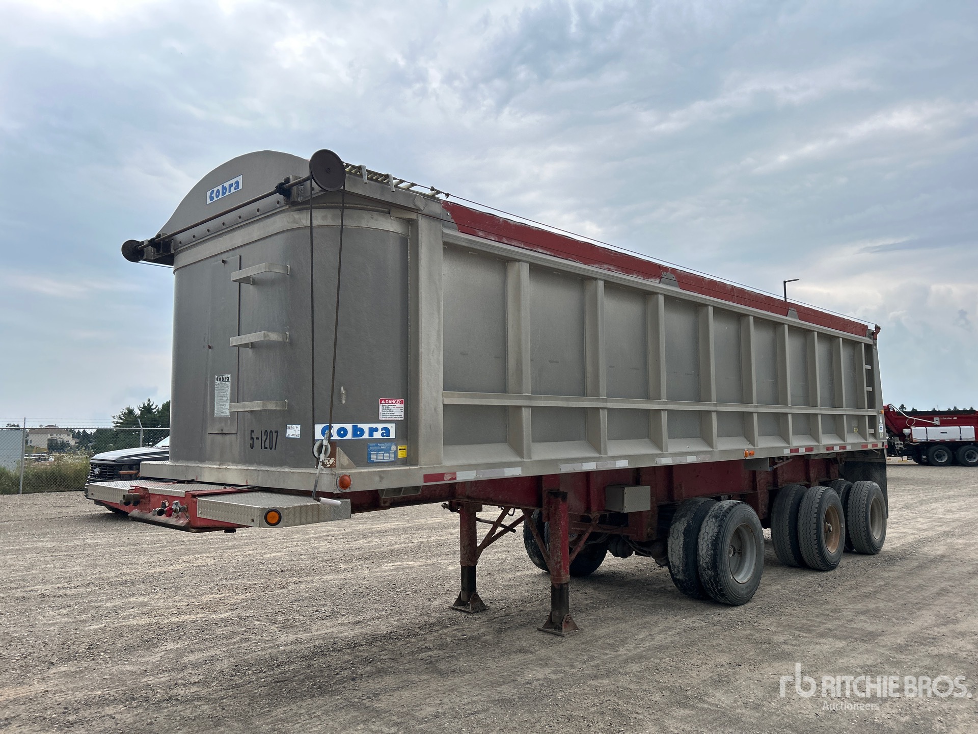 2009 Cobra 33 ft Tri/A End Dump Trailer