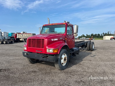 2000 International 4900 4x2 Fahrgestell