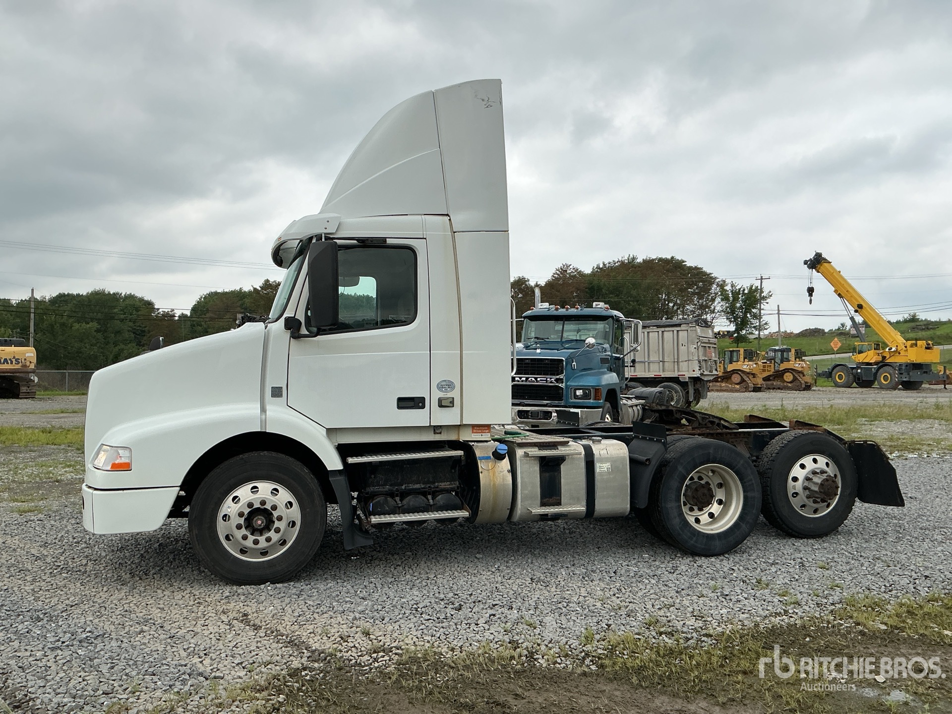 2016 Volvo VNM 6x4 T/A Day Cab Truck Tractor