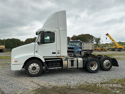 2016 Volvo VNM 6x4 T/A Dagcabine Trekker