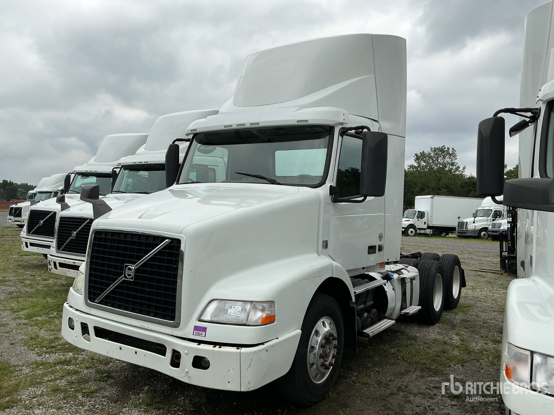 2016 Volvo VNM 6x4 T/A Day Cab Truck Tractor
