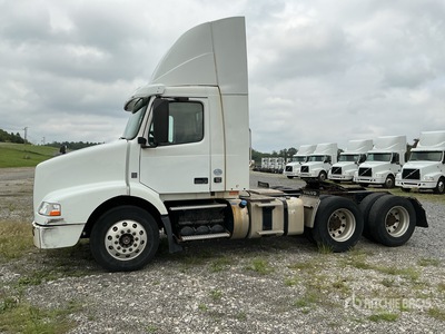 2016 Volvo VNM 6x4 T/A Dagcabine Trekker