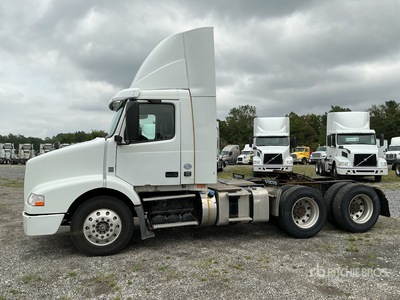 2016 Volvo VNM 6x4 T/A Dagcabine Trekker