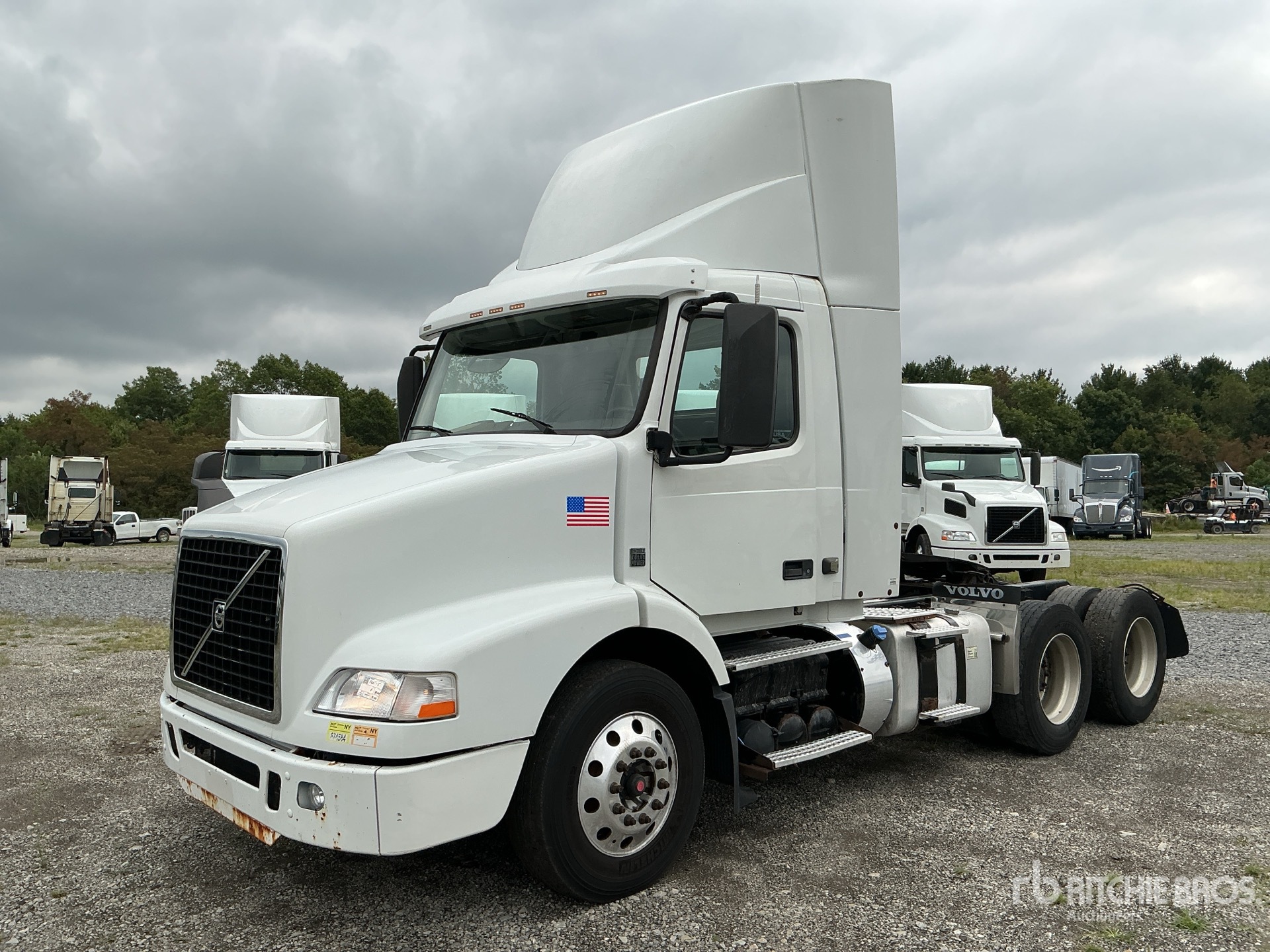 2016 Volvo VNM 6x4 T/A Day Cab Truck Tractor