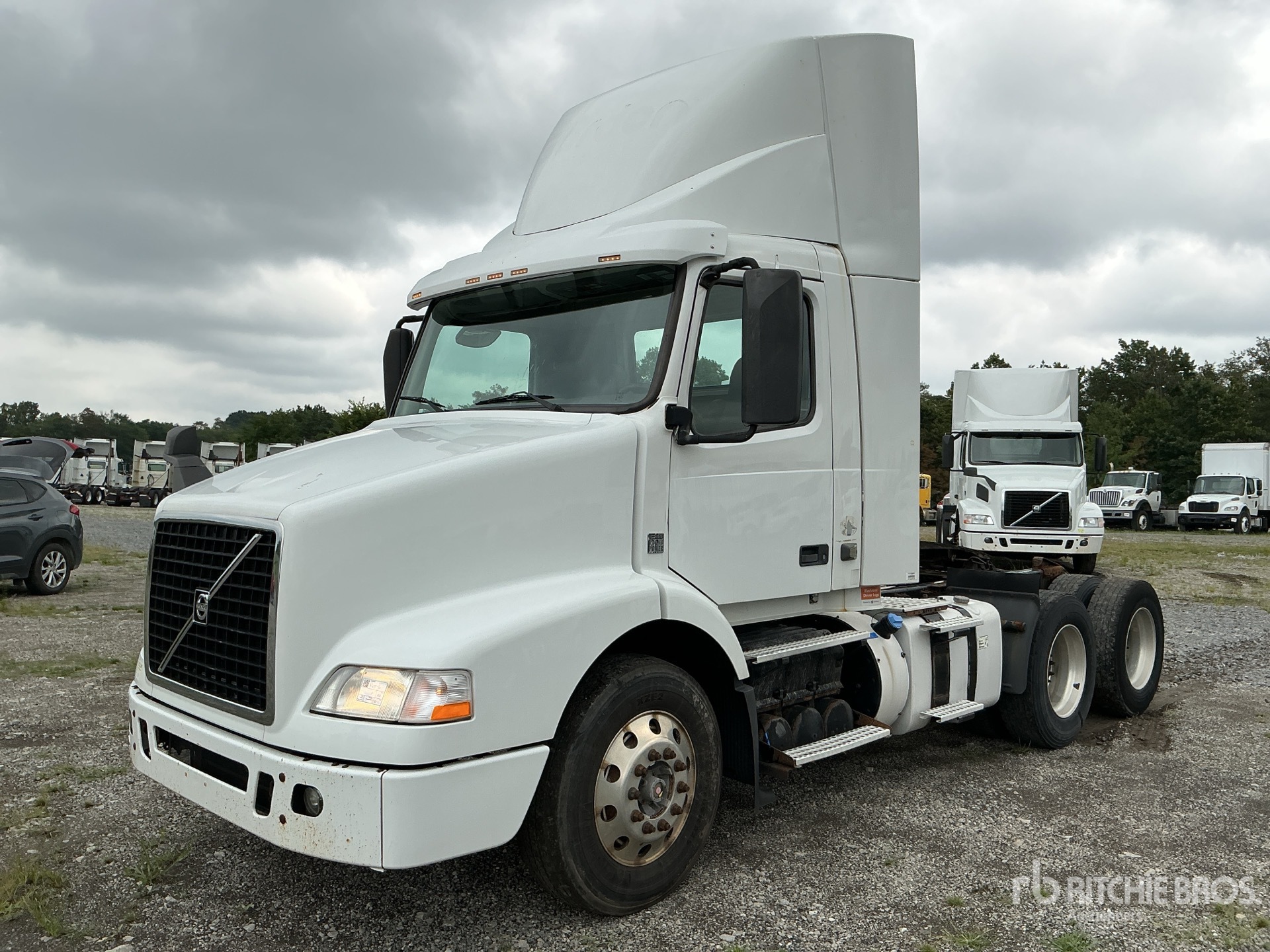 2016 Volvo VNM 6x4 T/A Day Cab Truck Tractor