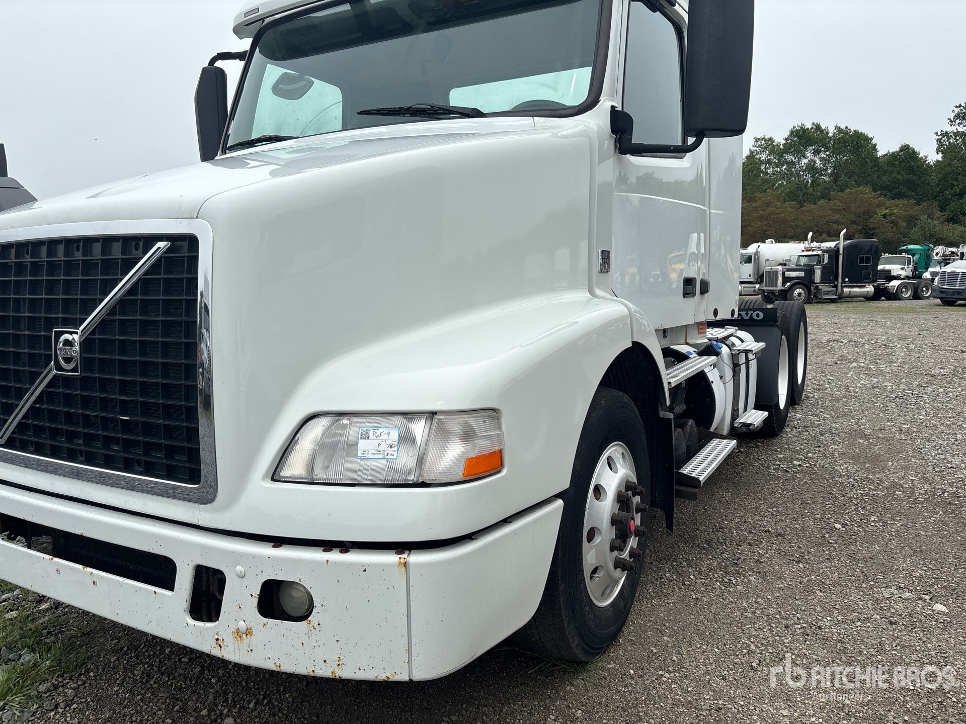 2016 Volvo VNM T/A Day Cab Truck Tractor