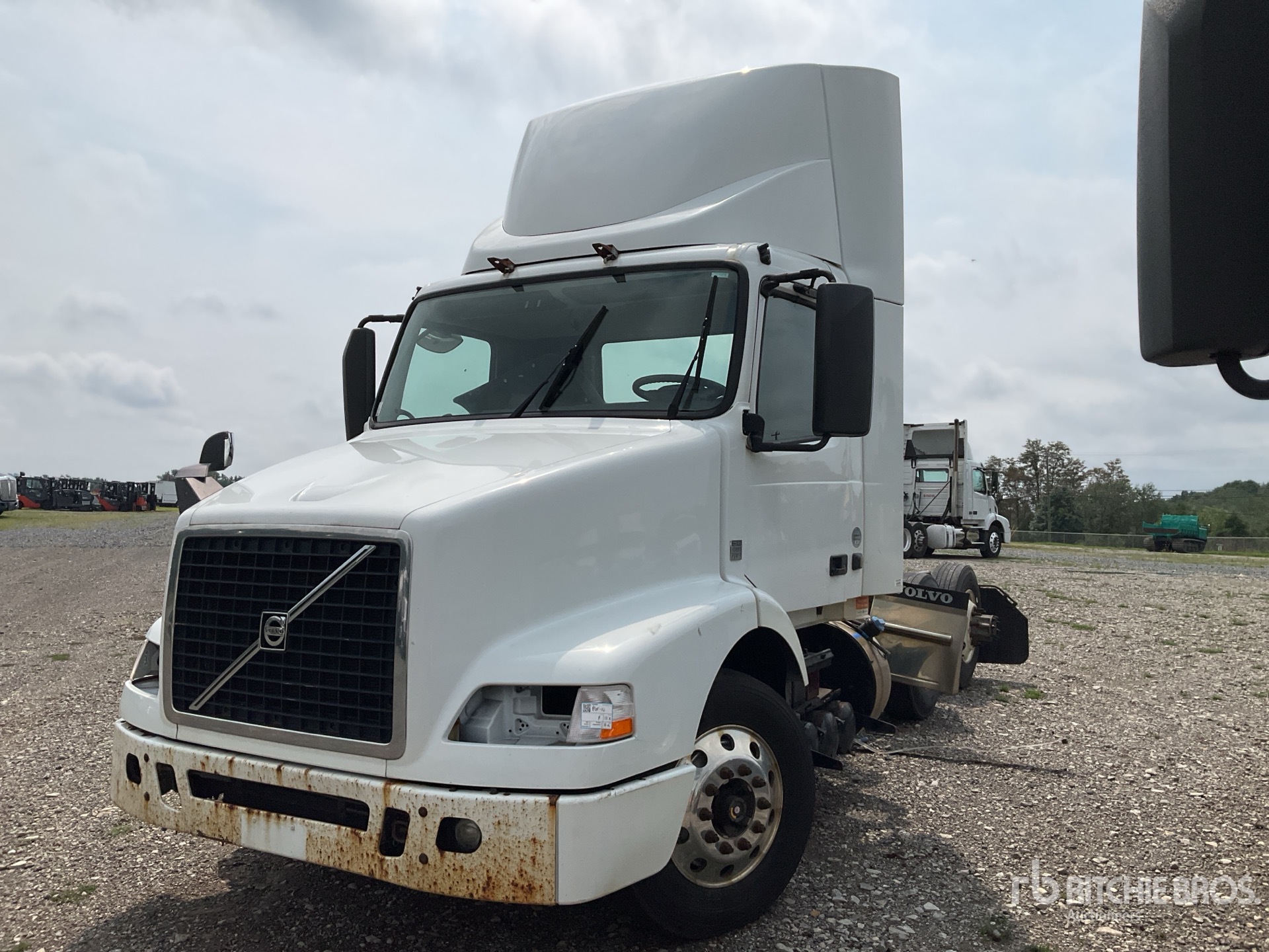 2018 Volvo VNM 6x4 T/A Day Cab Truck Tractor (Inoperable)