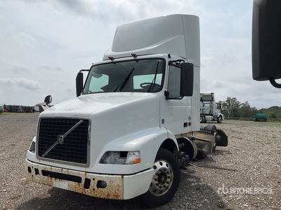 2018 Volvo VNM 6x4 トラックトラクター（T/A） (Inoperable)