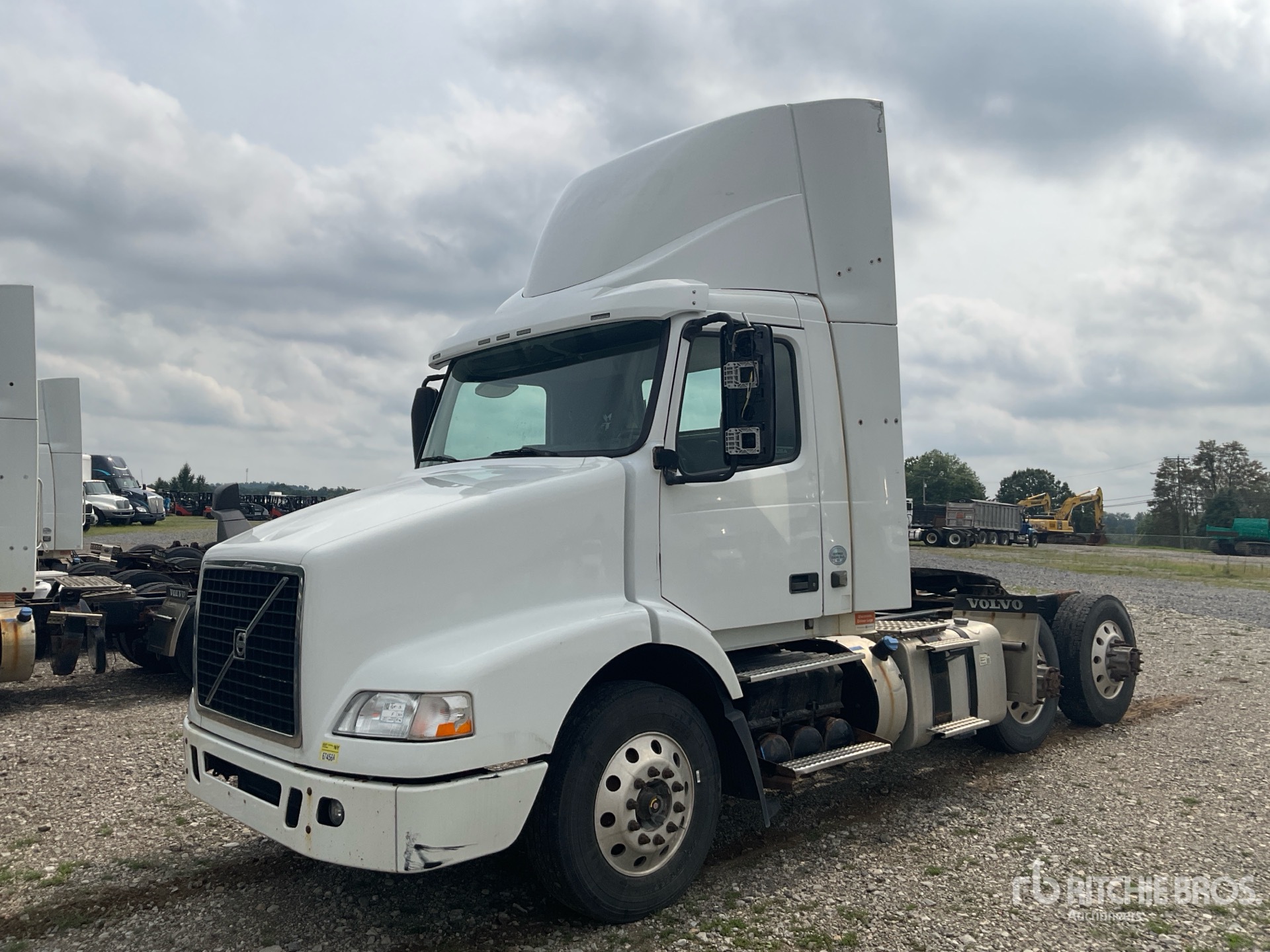 2016 Volvo VNM 6x4 T/A Day Cab Truck Tractor