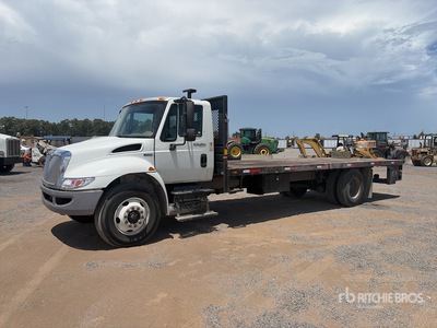 2014 International 4300 4x2 Flatbed Truck