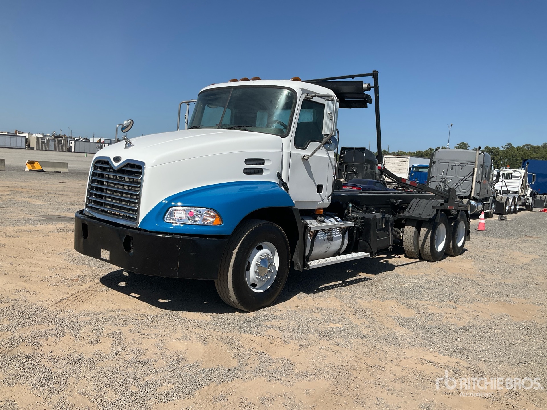 2005 Mack CX612 6x4 Camión rodante