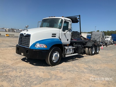 2005 Mack CX612 6x4 Roll-Off Truck