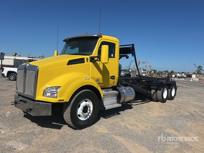 2016 Kenworth T880 6x4 Roll-Off Truck