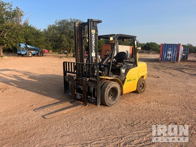 2015 Hyundai 45D-9A 9150 lb Pneumatic Tire Forklift