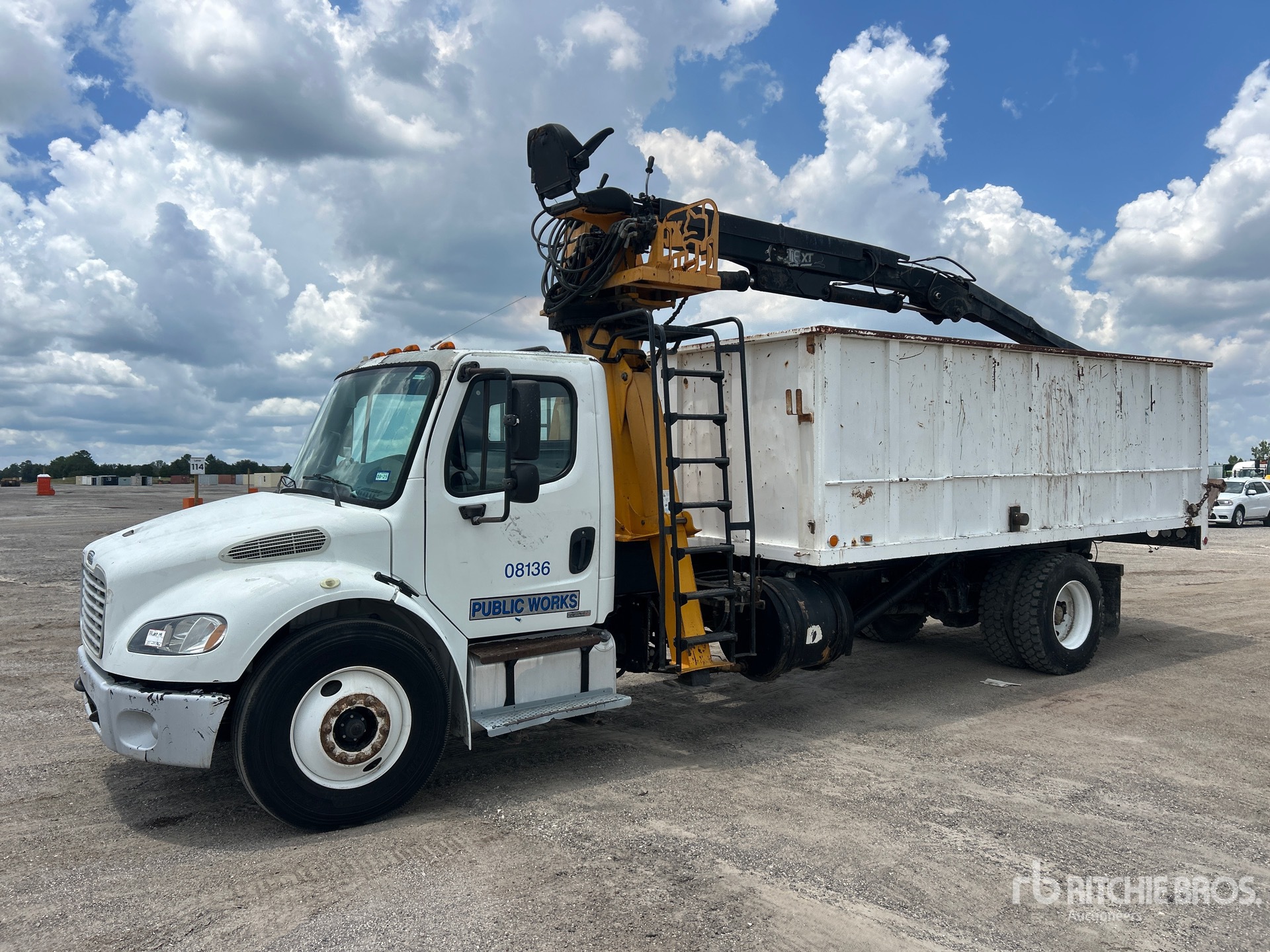 Knuckle Boom on 2008 Freightliner M2 106 4x2 Grapple Truck