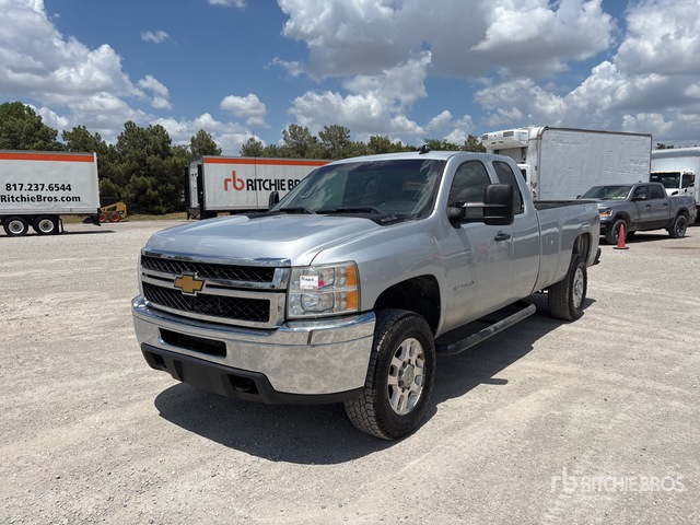 2012 Chevrolet Silverado 3500HD 4x4 Extended Cab Pickup