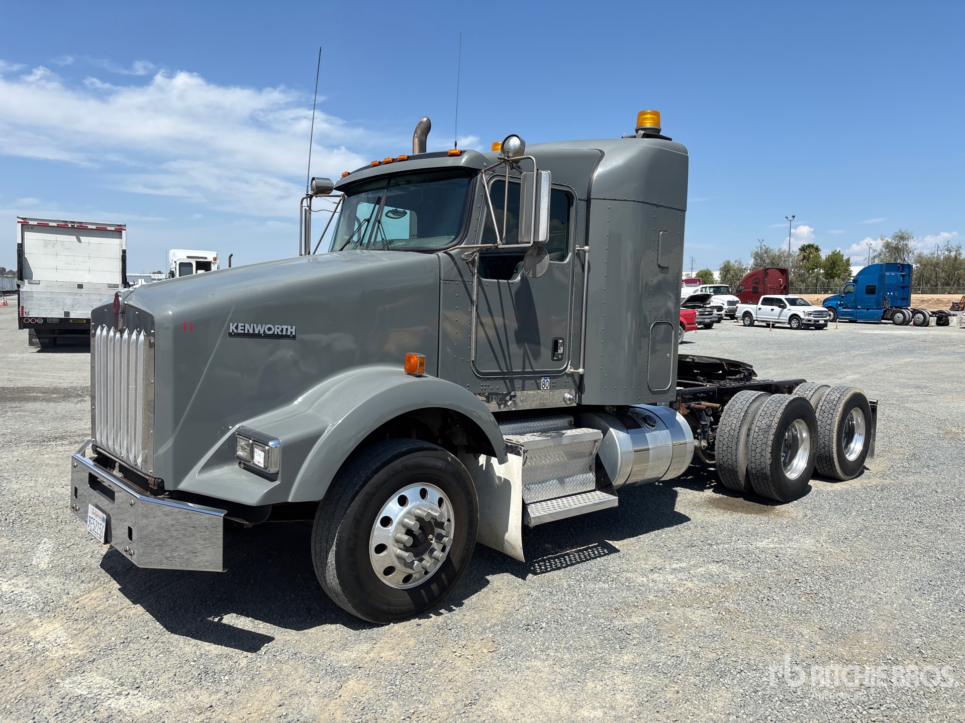 2011 Kenworth T800 6x4 T/A Sleeper Truck Tractor