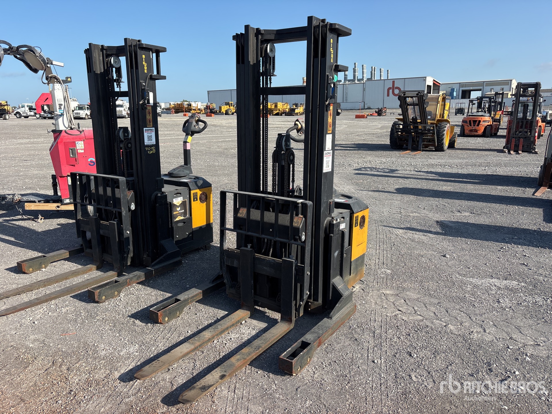 Big Joe 3000 lb Electric Stacker