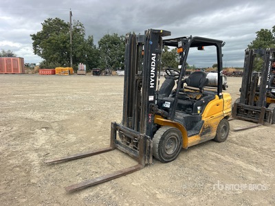 2012 Hyundai 25L-9A 4940 lb Pneumatic Tire Forklift