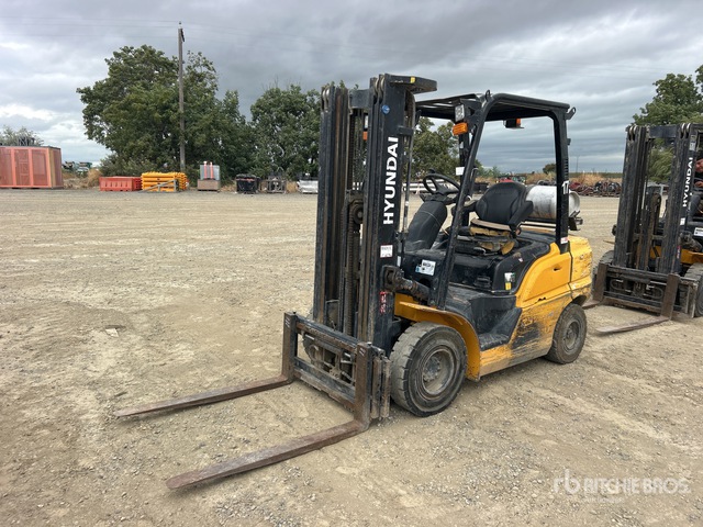 2012 Hyundai 25L-9A 4940 lb Pneumatic Tire Forklift