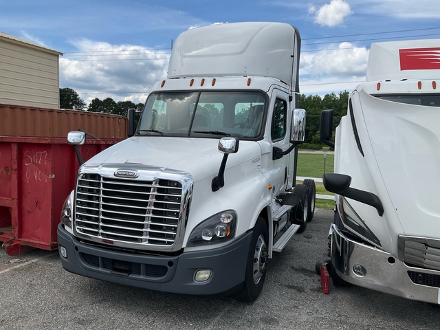 2018 Freightliner Cascadia 125 6x4 T/A Day Cab Truck Tractor
