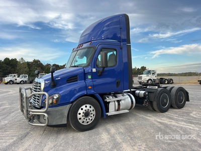 2020 Freightliner Cascadia 113 6x4 Ciągnik siodłowy T/A z kabiną dzienną