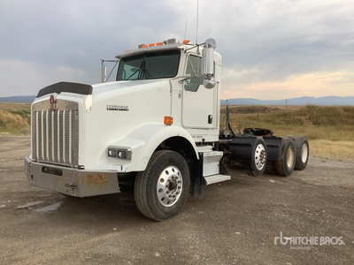 2006 Kenworth T800 8x4 Tri/A Day Cab Truck Tractor (Inoperable)