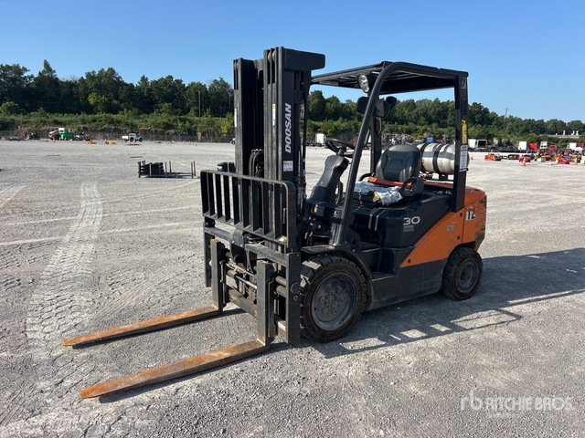 2020 Doosan G30N-7 5500 lb Pneumatic Tire Forklift