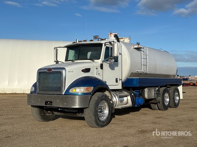 2013 Peterbilt 348 6x4 下水工事用トラック