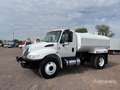 2016 International 4300 2000 gal 4x2 Water Truck
