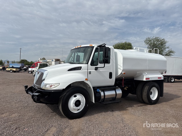 2016 International 4300 2000 gal 4x2 Water Truck