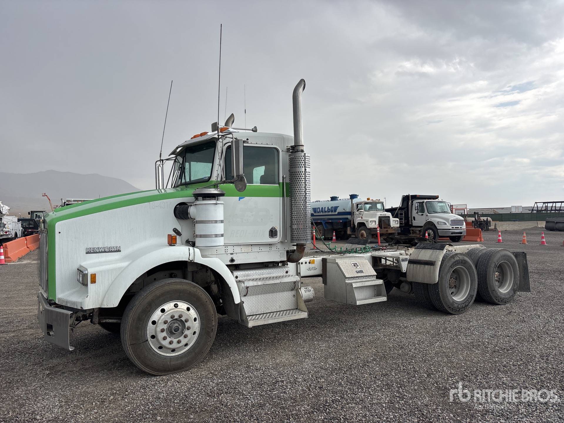 1994 Kenworth T800 6x4 T/A Day Cab Truck Tractor