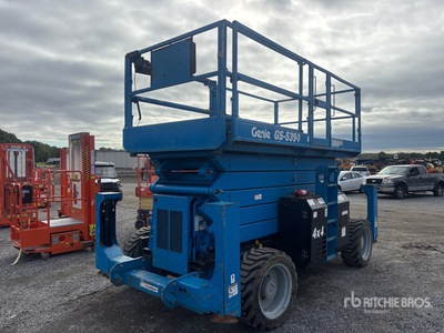 2015 Genie GS-5390 4x4 Diesel Scissor Lift