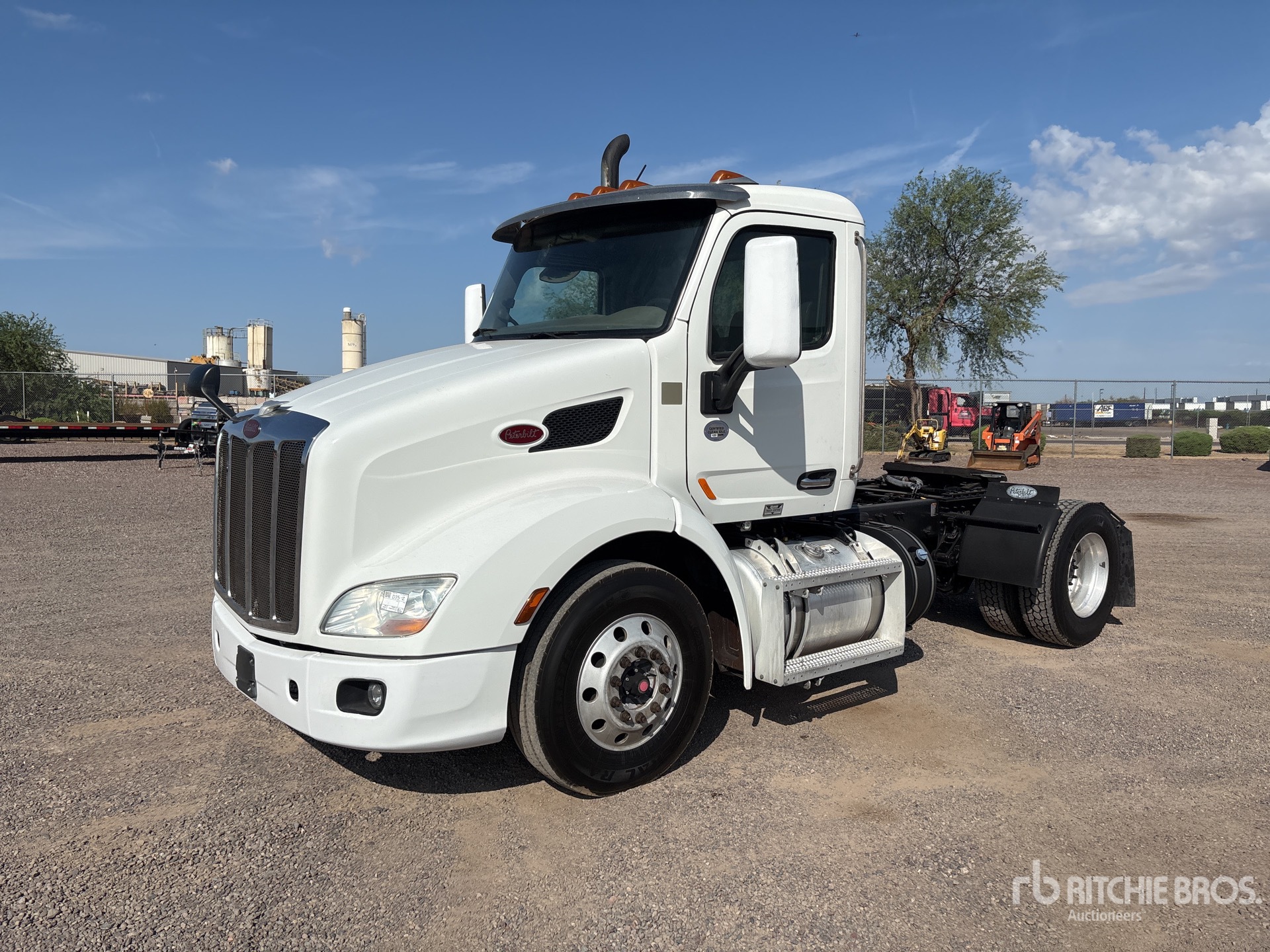 2018 Peterbilt 579 4x2 S/A Day Cab Truck Tractor